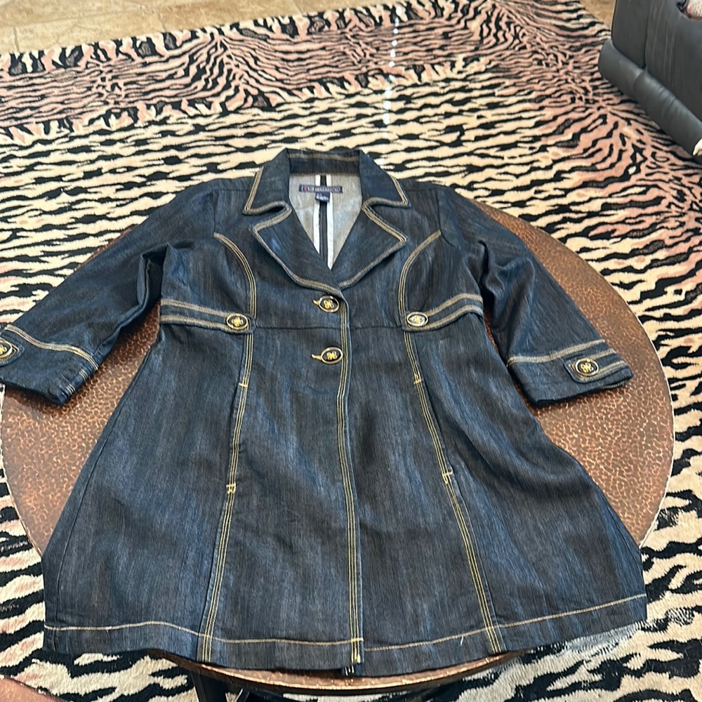 Authentic Baccini ladies dark denim big button jacket 🧥! Like new !!!